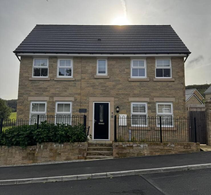 Peak View - Modern * Buxton (Derbyshire)